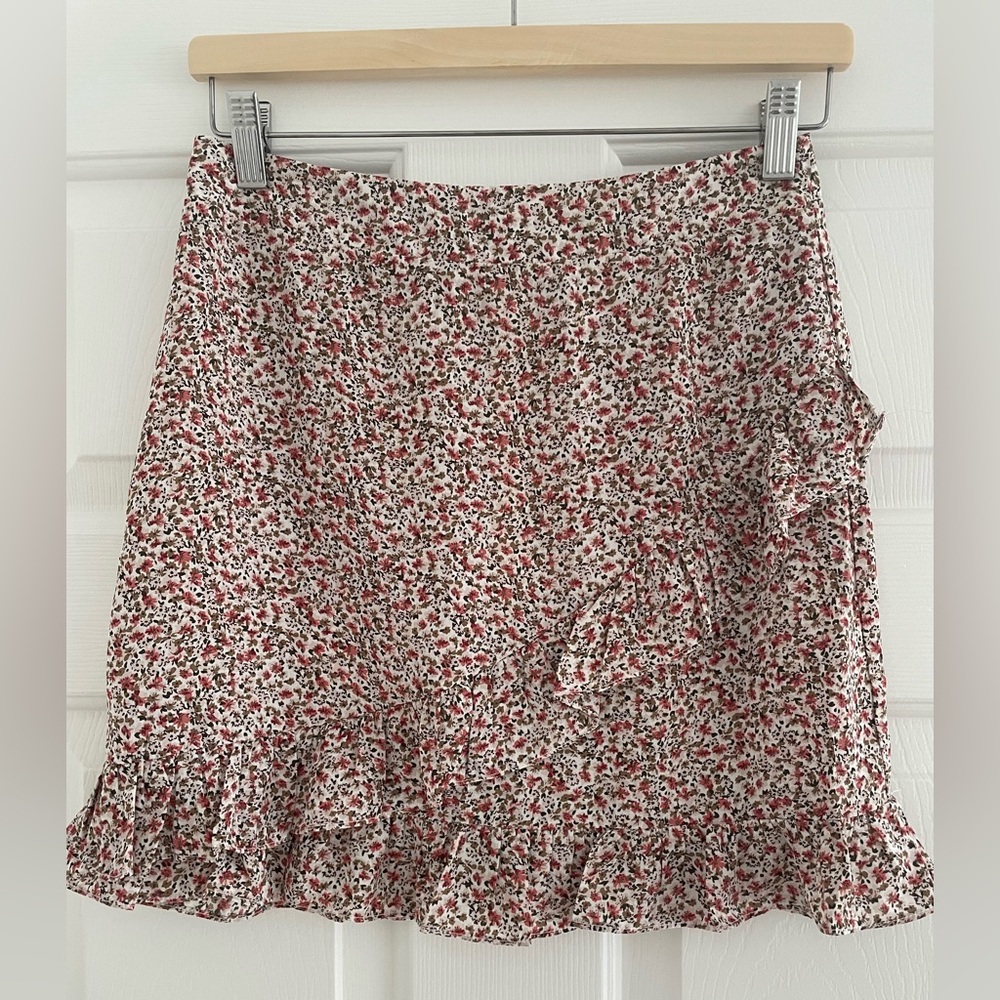 Princess Polly Floral Mini Skirt Size S ( US Size 4, AUS size 8)